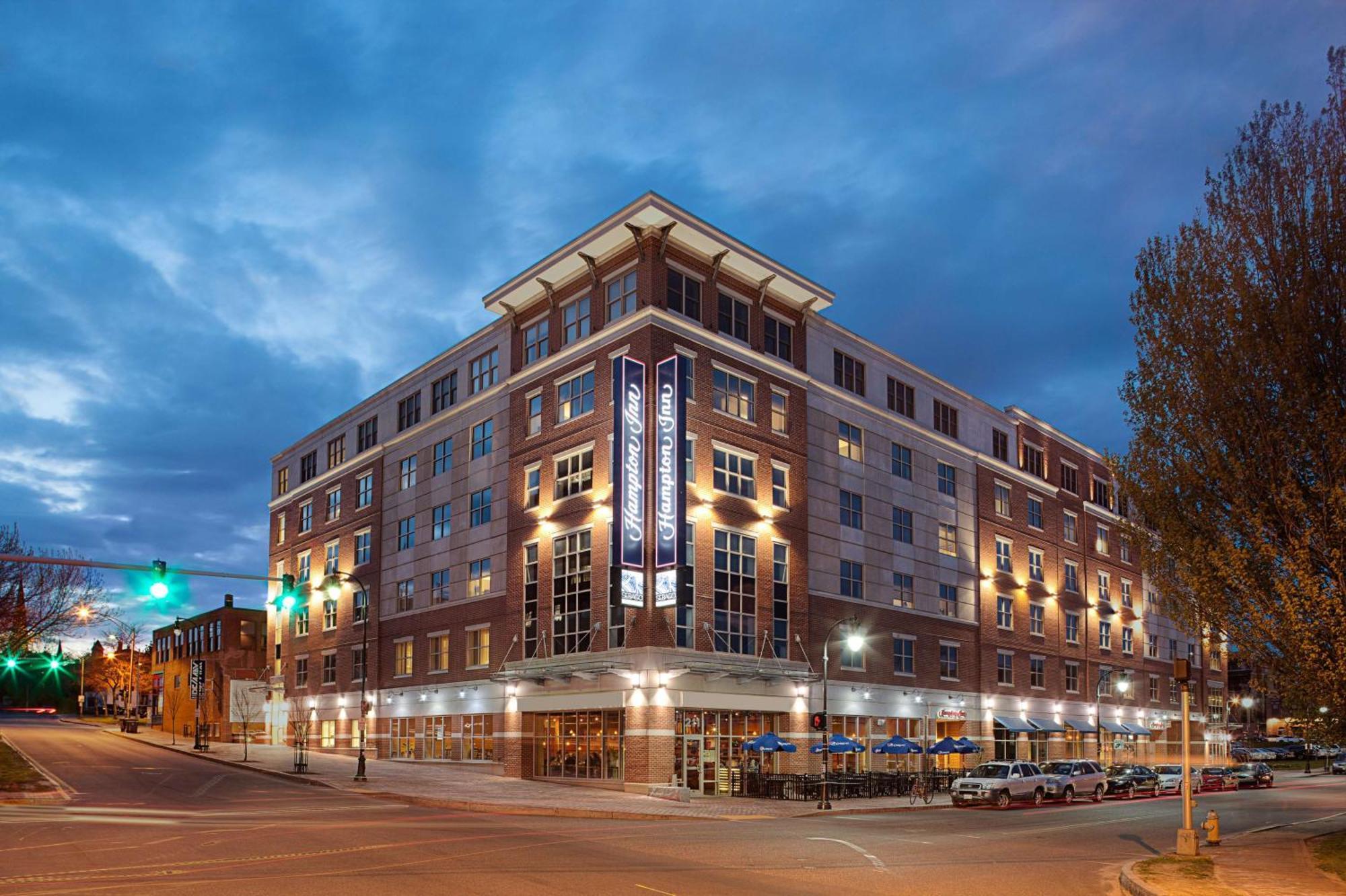 Hampton Inn Portland Downtown Waterfront Exterior foto