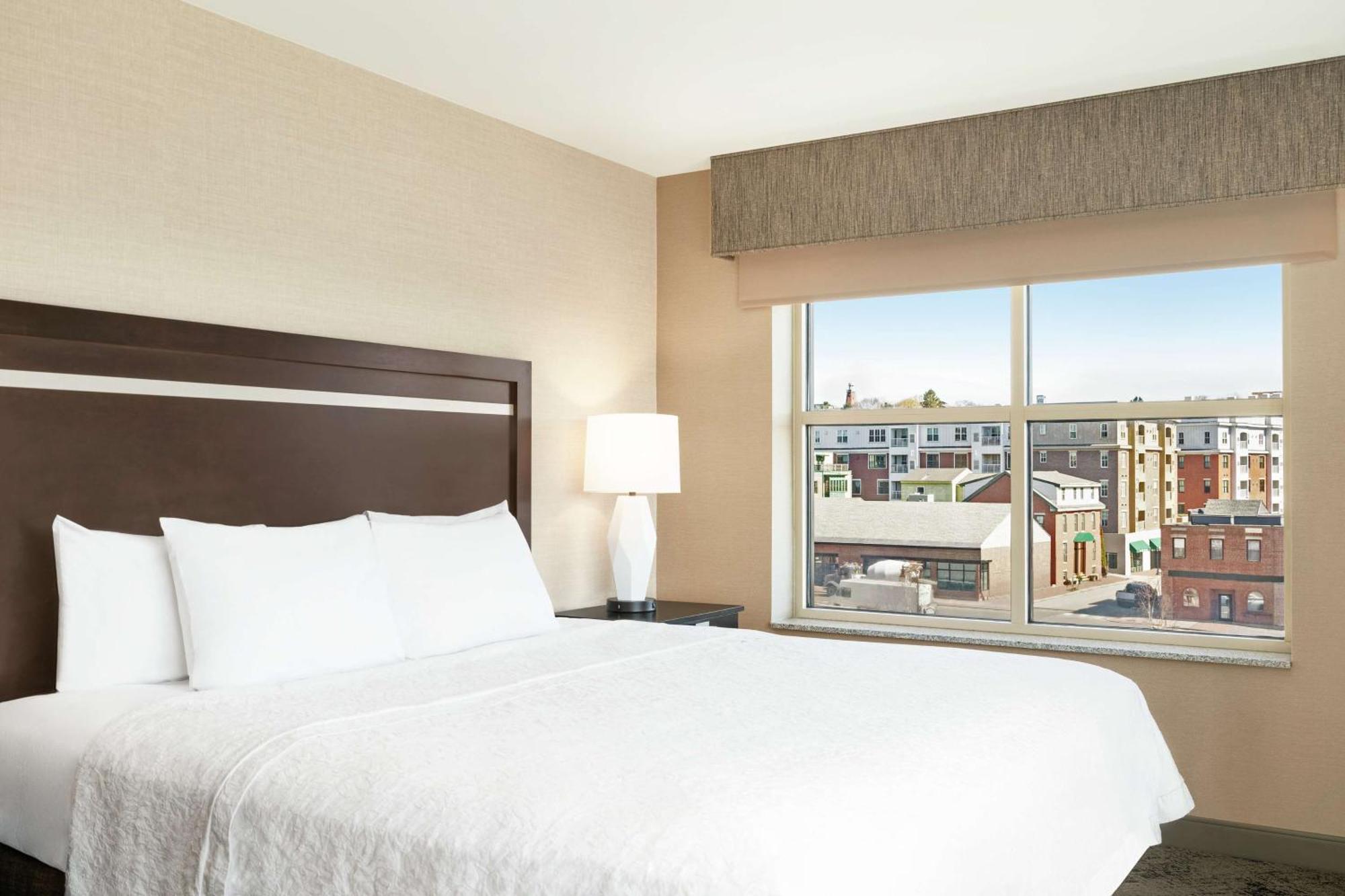 Hampton Inn Portland Downtown Waterfront Exterior foto